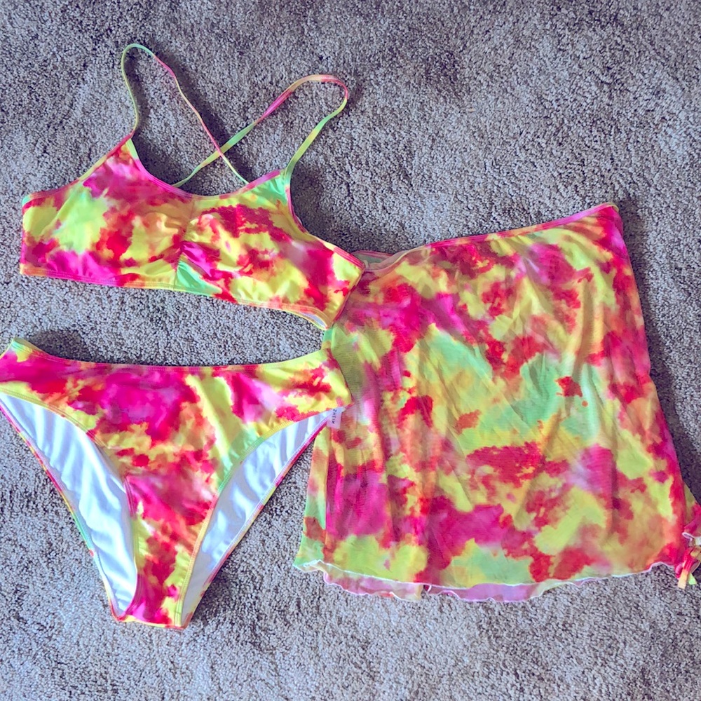 Women’s plus size 3 piece swimsuit!